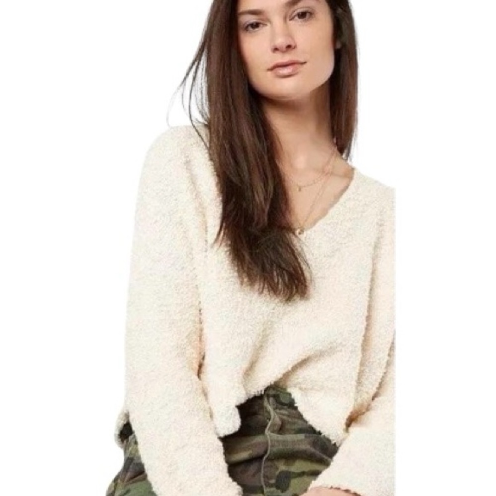 Free People Cream Popcorn V-Neck Cropped Sweater Medium